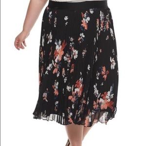EVRI Accordion Skirt
